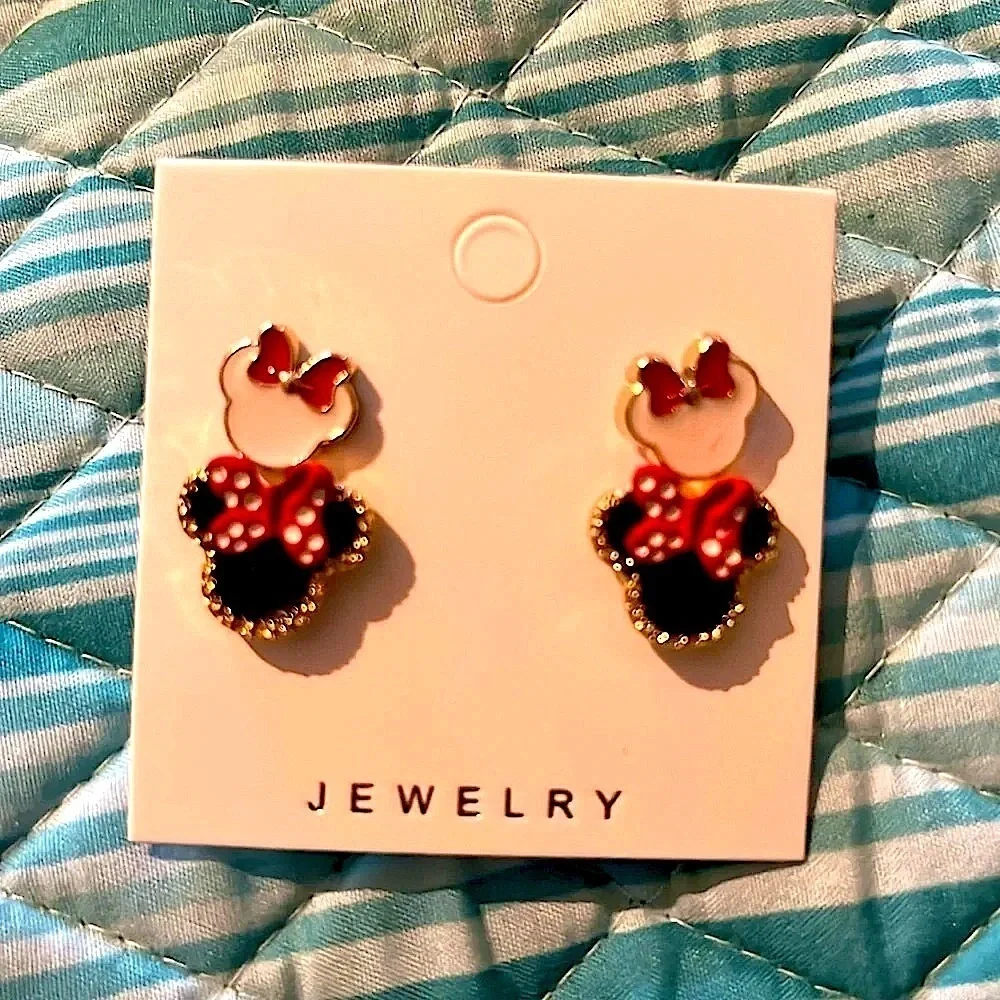 🆕 Minnie Mouse 4 Earrings and Keychain Bundle